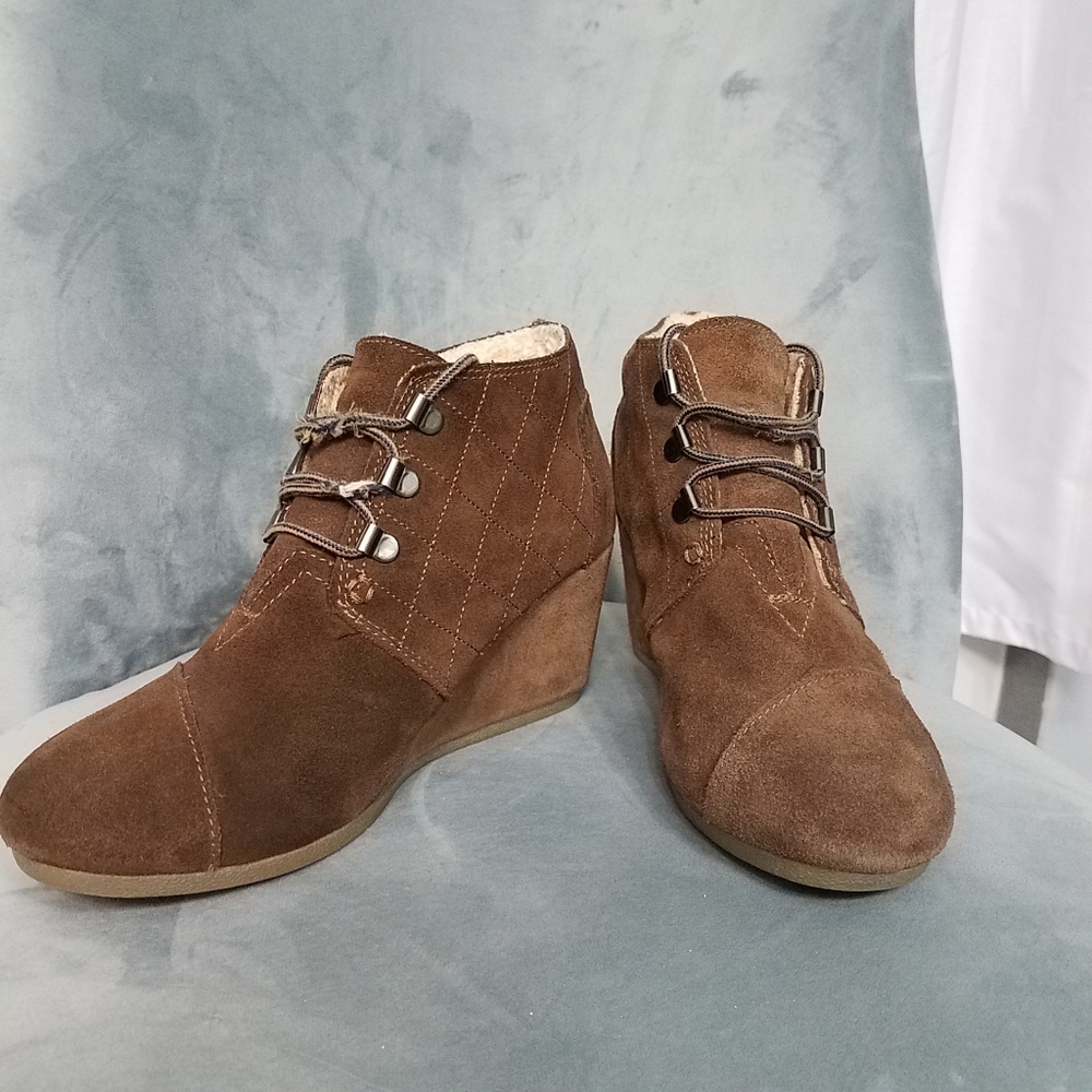 TOM'S DESERT FAUX FUR LINED WEDGE BOOTS/BOOTIES COLOR BROWN SIZE 8.5 USED